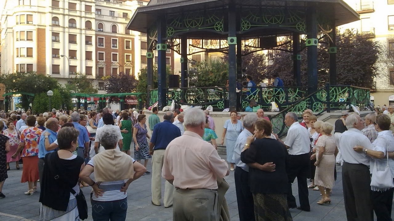 Bilbao recupera en mayo los bailables al aire libre en la Plaza Levante y Kiosko de La Casilla
