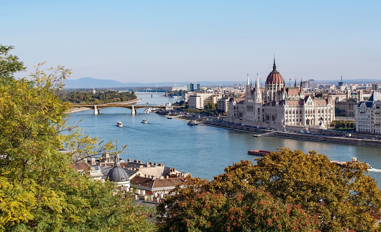 5 destinos baratos para escaparte en Semana Santa Florencia Budapest