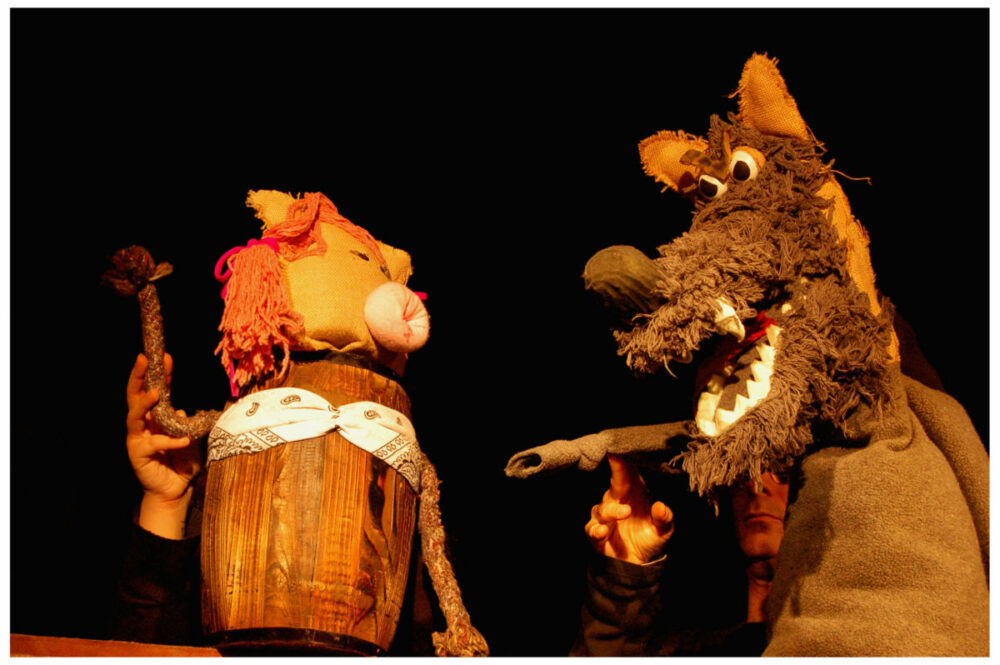 «A verdadeira historia dos tres porquiños e o lobo feroz», teatro infantil en la sala Ártika de Vigo