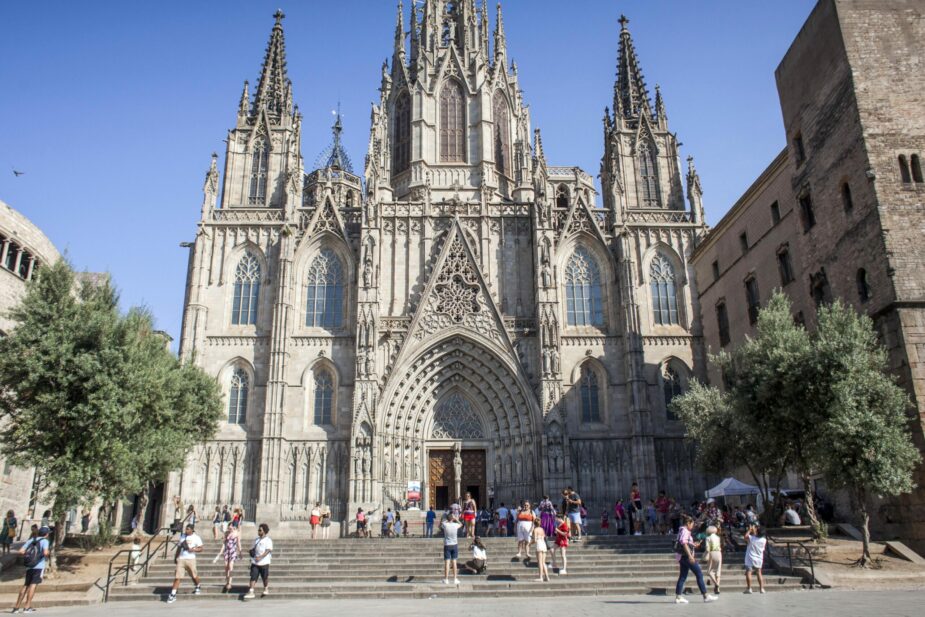 monumentos imprescindibles en Barcelona Catedral de Barcelona min