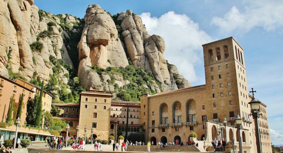 monumentos imprescindibles en Barcelona Monasterio de Montserrat