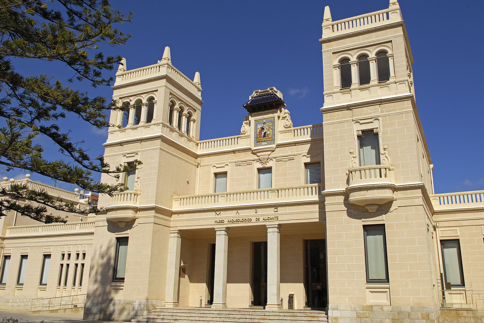 Una ciudad de museos: el arte y la historia te esperan en Alicante Museo Arqueologico de Alicante