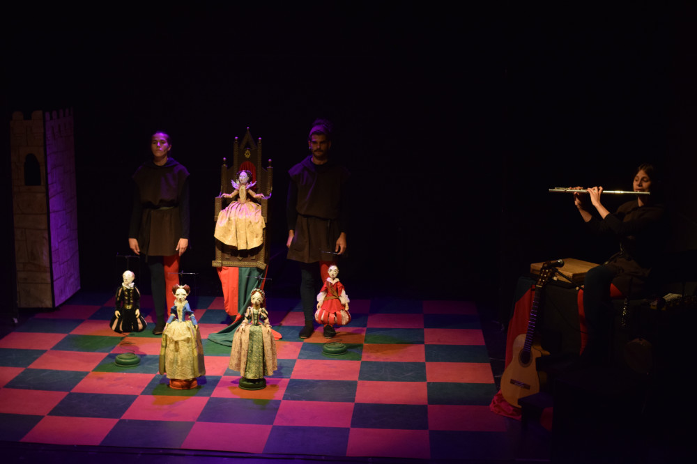 «El viaje de Isabela» ameniza el Teatro Bernal con títeres y música en directo