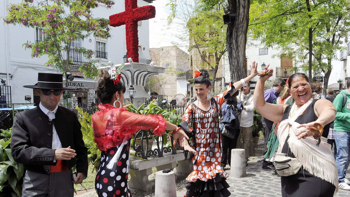 Día de la Cruz 2024 en Granada: Programación de Altares y Cruces de Mayo