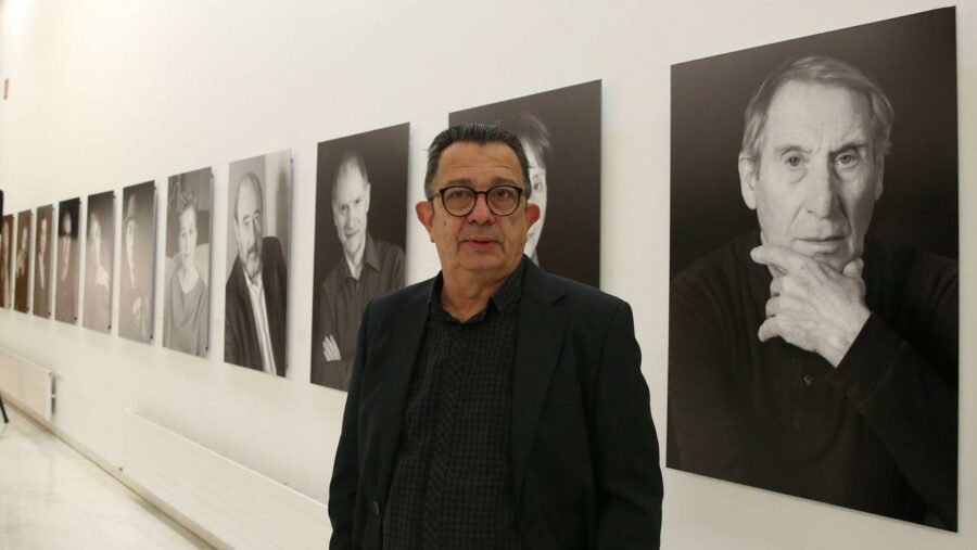 «Retratos de un tiempo de la plástica gallega», exposición de Xulio Gil en A Coruña
